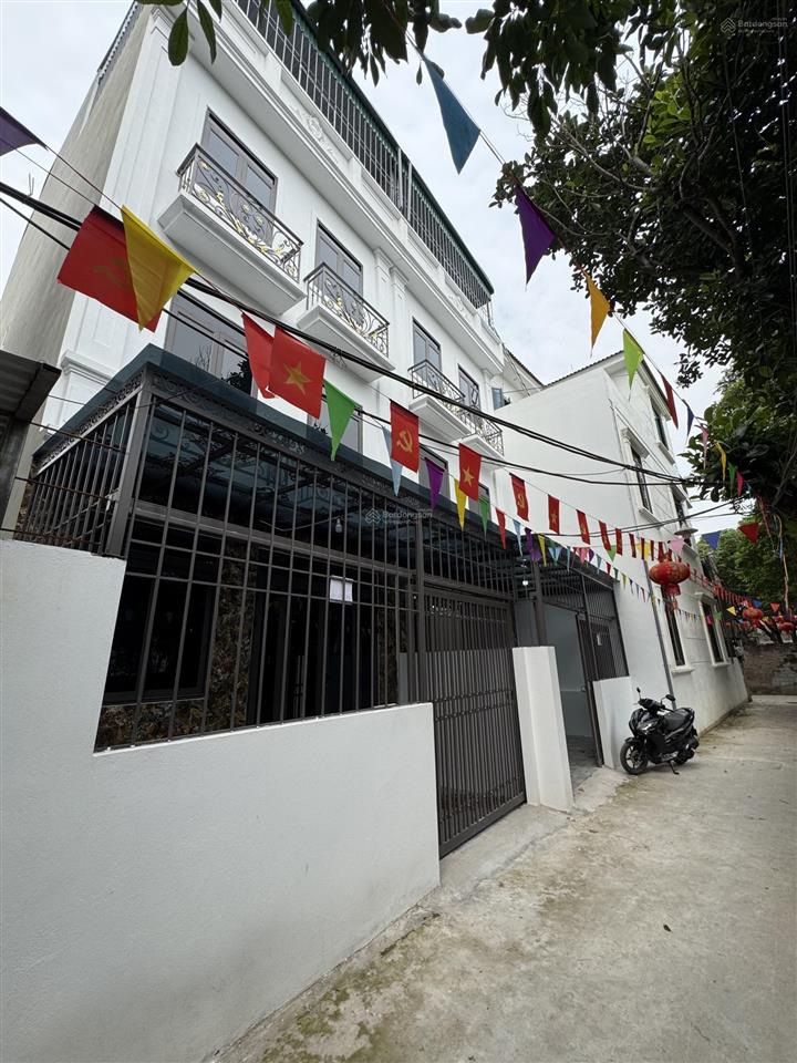 Bán nhà phụng châu, chương mỹ  55m2  sân cổng  giáp đại học sptdtt  giá 5 tỷ 