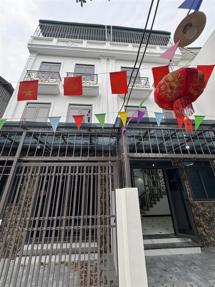 Bán nhà phụng châu, chương mỹ  55m2  sân cổng  giáp đại học sptdtt  giá 5 tỷ 