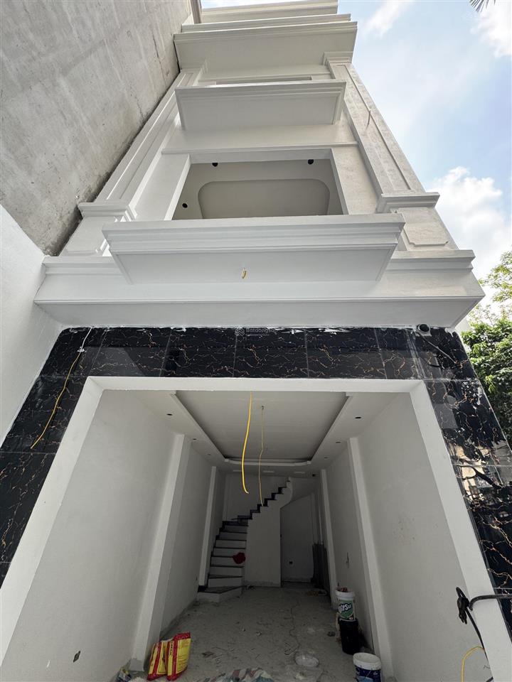 Bán nhà biên giang, hà đông  35,6m2  4 tầng  gần nhà văn hóa & ô tô tránh