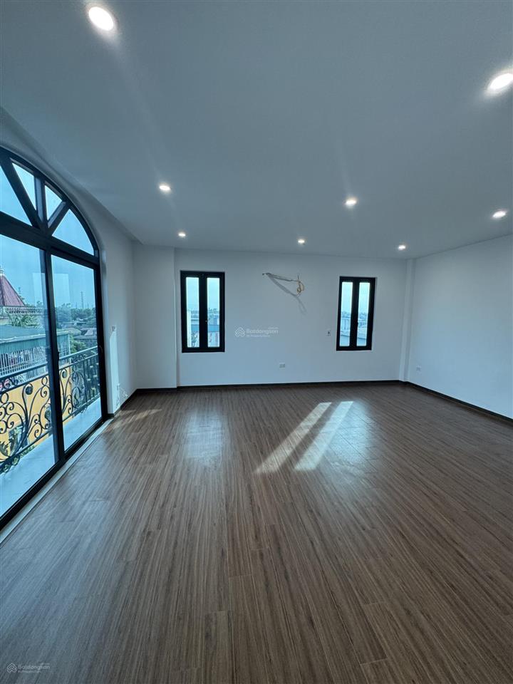 Bán nhà sơn đồng, hoài đức  83m2  5 tầng thang máy  lô góc có sân cổng  giá 6,95 tỷ