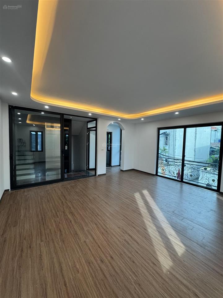 Bán nhà sơn đồng, hoài đức  83m2  5 tầng thang máy  lô góc có sân cổng  giá 6,95 tỷ