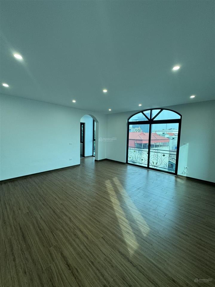 Bán nhà sơn đồng, hoài đức  83m2  5 tầng thang máy  lô góc có sân cổng  giá 6,95 tỷ
