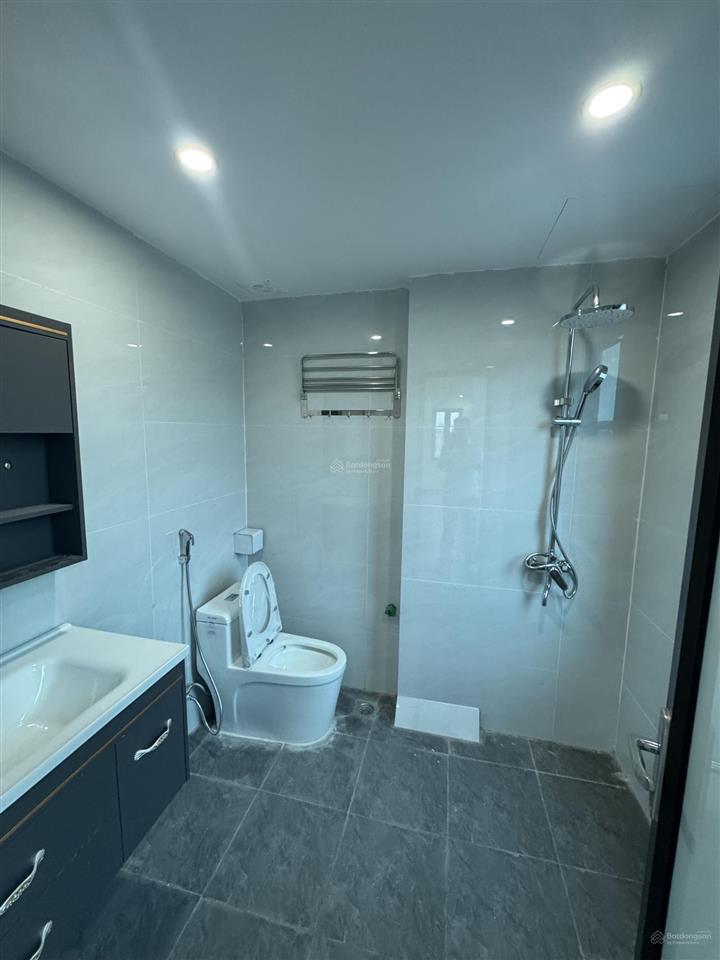 Bán nhà sơn đồng, hoài đức  83m2  5 tầng thang máy  lô góc có sân cổng  giá 6,95 tỷ