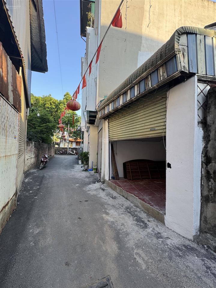 47m2 trung tâm thị trấn chúc sơn, tặng nhà cấp 4 ở ngay. ô tô vào nhà.