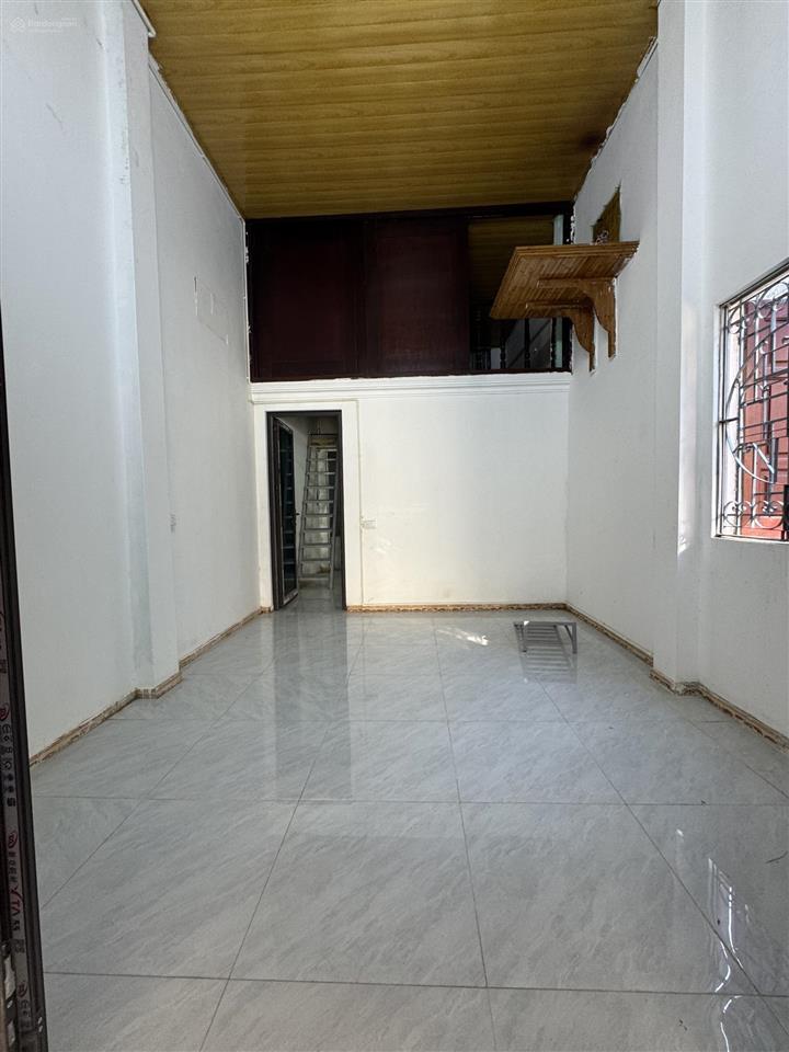 47m2 trung tâm thị trấn chúc sơn, tặng nhà cấp 4 ở ngay. ô tô vào nhà.