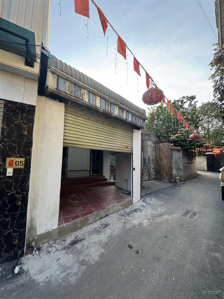 47m2 trung tâm thị trấn chúc sơn, tặng nhà cấp 4 ở ngay. ô tô vào nhà.