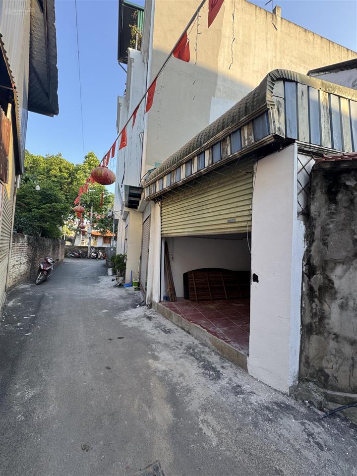 47m2 trung tâm thị trấn chúc sơn, tặng nhà cấp 4 ở ngay. ô tô vào nhà.