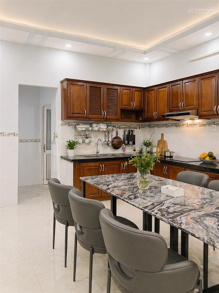 Bán nhà 2 tầng lê văn lương, phước kiển , nhà bè , dt đất  135 m2cách lê văn lương chỉ 80m.