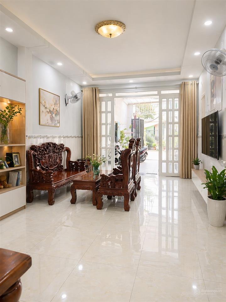 Bán nhà 2 tầng lê văn lương, phước kiển , nhà bè , dt đất  135 m2cách lê văn lương chỉ 80m.
