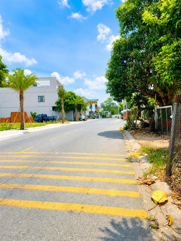 Bán đất lô góc 2 mặt tiền, phước kiển nhà bè, 6 x 18, gần phú mỹ hưng, xe tải vào tận nhà .