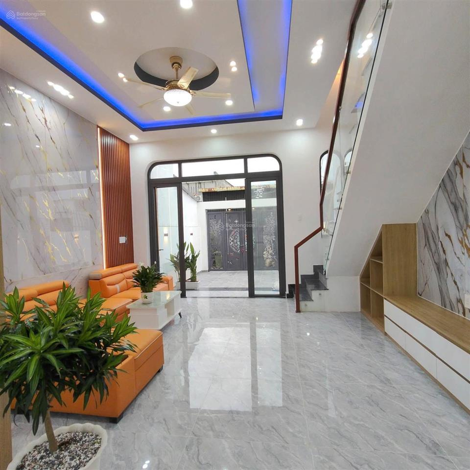 Bán nhà 3 tầng khu phước kiển, mặt tiền thuận tiện kinh doanh, xe hơi đậu trong nhà.