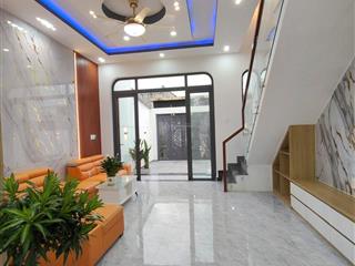 Bán nhà 3 tầng khu phước kiển, mặt tiền thuận tiện kinh doanh, xe hơi đậu trong nhà.