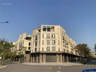 Mình đang cần cho thuê căn 5 tầng tổng diện tích sàn gần 500m2  thông sàn