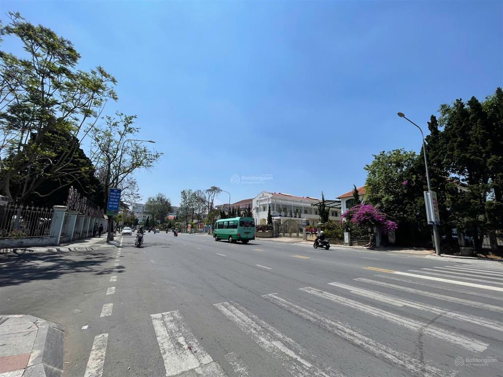 Chủ ngộp bán gấp! lô đất xây ks ngay nhà thờ con gà cách hồ xuân hương chỉ 700m ngang 7m hiếm có!
