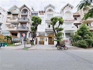 Bán biệt thự mặt tiền đường lớn khu himlam trung tâm q7, cách chợ bến thành q1 chỉ 1.5km.