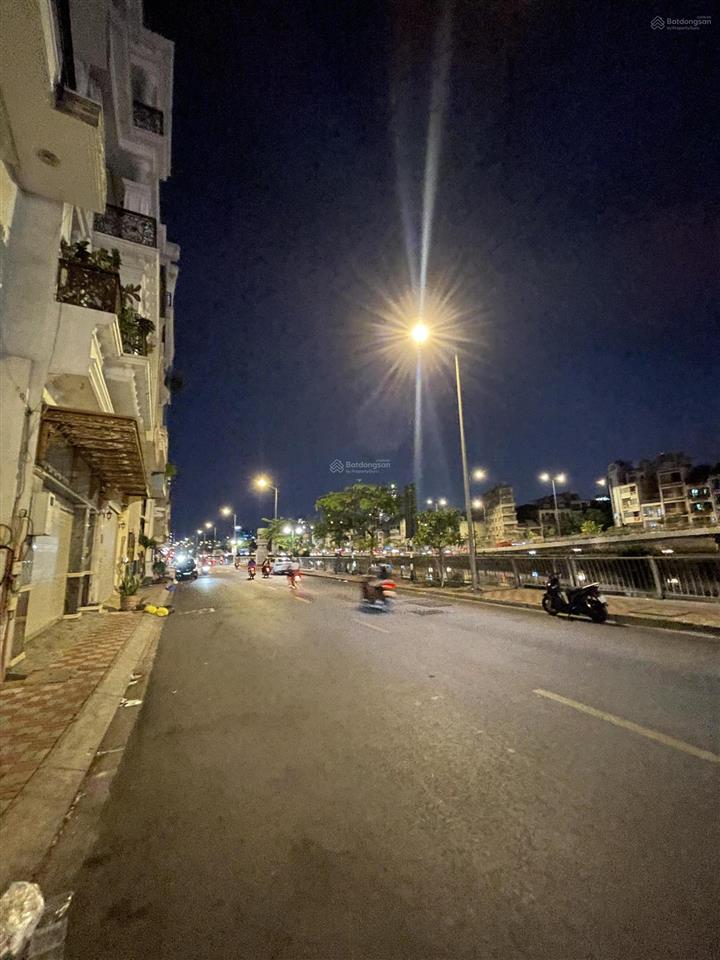 Nhà 6x18m mặt tiền đường bình đông, cách q5 chỉ một cây cầu, vị trí đắc địa