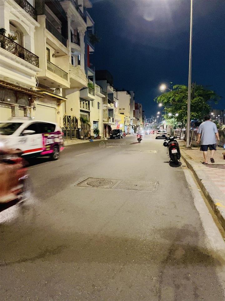 Nhà 6x18m mặt tiền đường bình đông, cách q5 chỉ một cây cầu, vị trí đắc địa