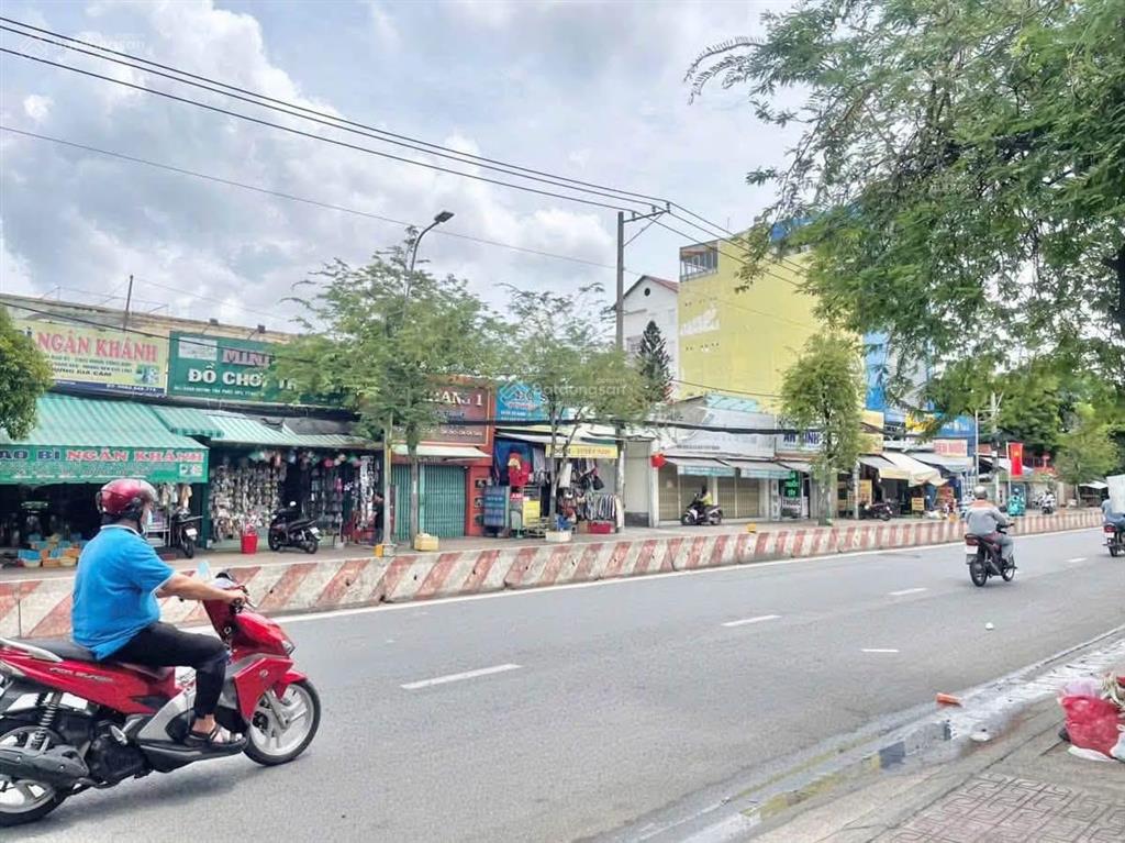 Bán đất 100m2 mặt tiền đường huỳnh tấn phát cách q1 chỉ 15 phút duy chuyển chỉ 13tỷ siêu hời