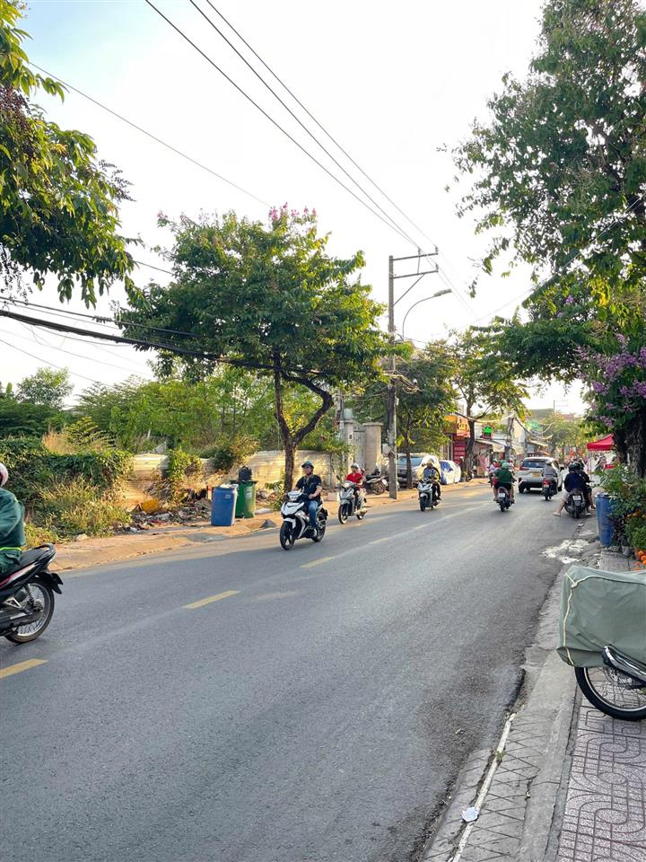 Mặt tiền kinh doanh cầu xây  dt 370.9m2 ngang 11m  tổng sàn 1688.5m2  đường 20m  cpxd 8 tầng