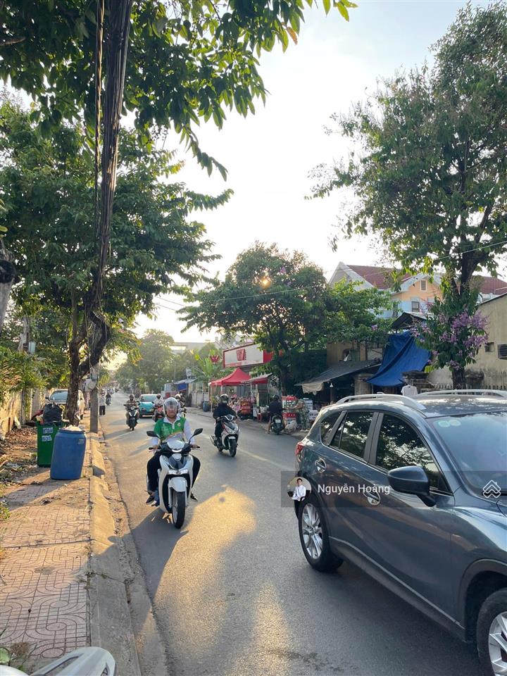 Mặt tiền kinh doanh cầu xây  dt 370.9m2 ngang 11m  tổng sàn 1688.5m2  đường 20m  cpxd 8 tầng