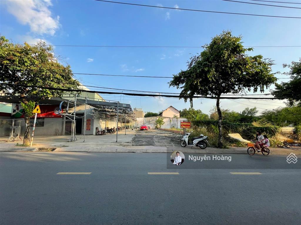 Mặt tiền kinh doanh cầu xây  dt 370.9m2 ngang 11m  tổng sàn 1688.5m2  đường 20m  cpxd 8 tầng