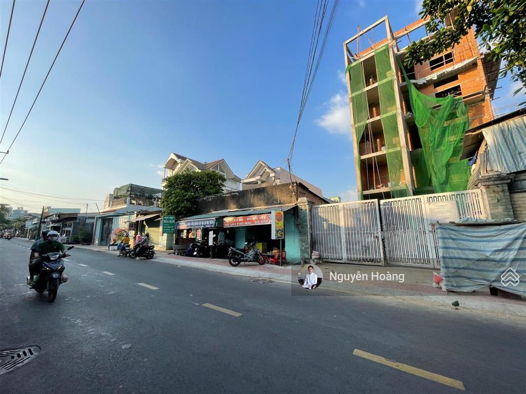 Mặt tiền kinh doanh cầu xây  dt 370.9m2 ngang 11m  tổng sàn 1688.5m2  đường 20m  cpxd 8 tầng