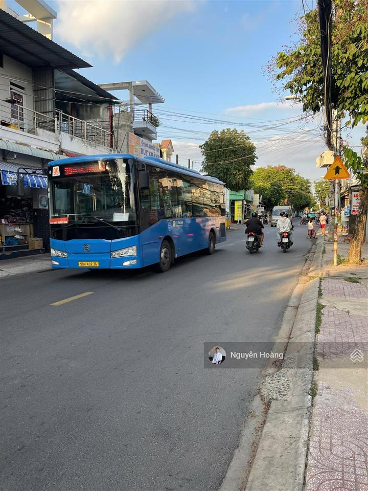 Mặt tiền kinh doanh cầu xây  dt 370.9m2 ngang 11m  tổng sàn 1688.5m2  đường 20m  cpxd 8 tầng