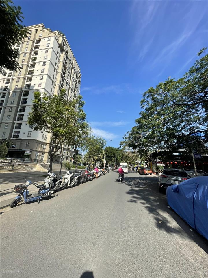 Khu biệt thự vip gần global city  220m2 ngang 9m  đường 12m  khu vực xây 4 tầng  22 tỷ tl