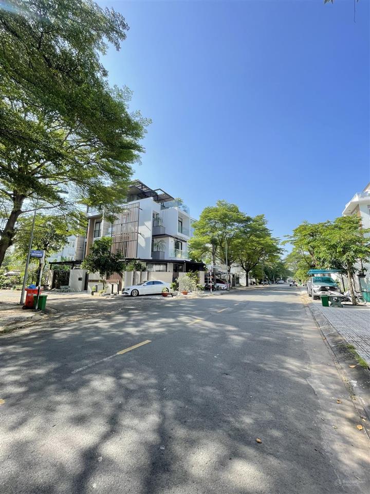 Biệt thự nghỉ dưỡng ngay đỗ xuân hợp, gần vành đai 2, dt 237m2 ngang 9m, kết cấu 4 tầng, 23 tỷ x tl