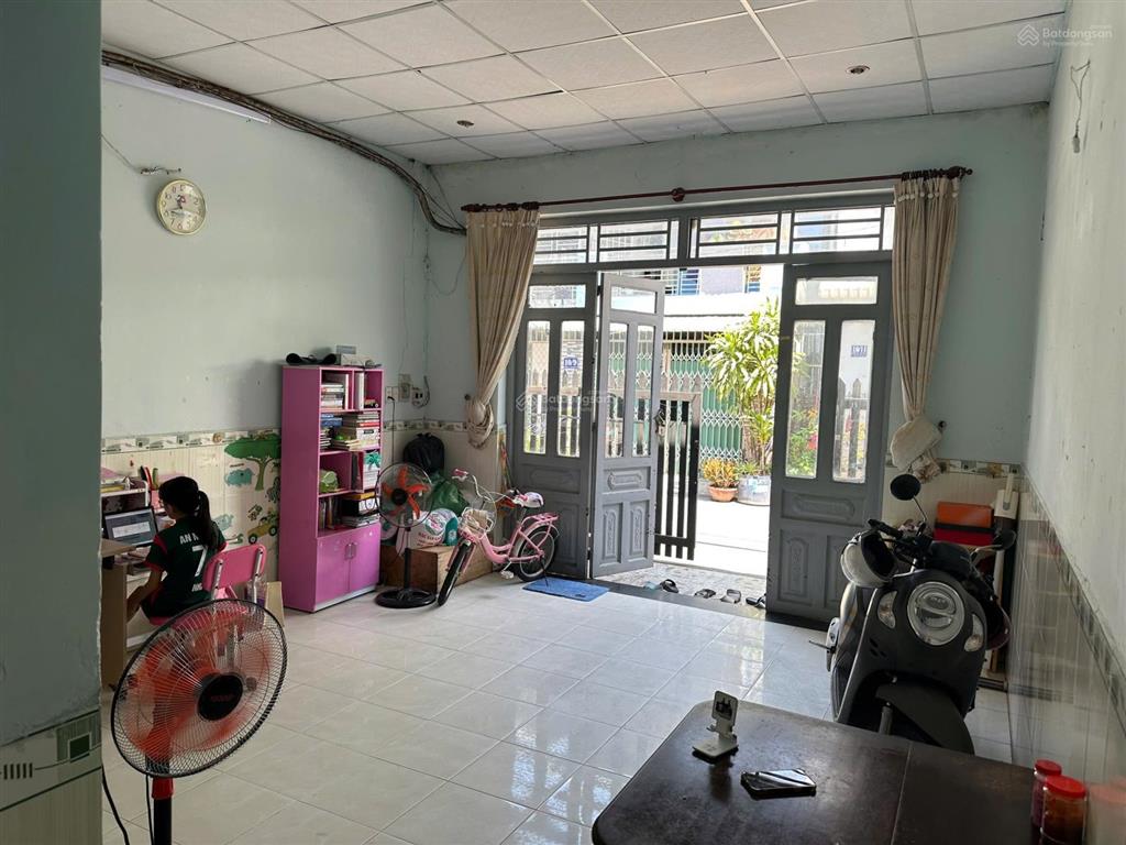 Bán nhà giấy tay ngay lê văn việt, kế đh gtvt, đường nhựa 6m, 53m2 ngang 4.5m  3.2 tỷ