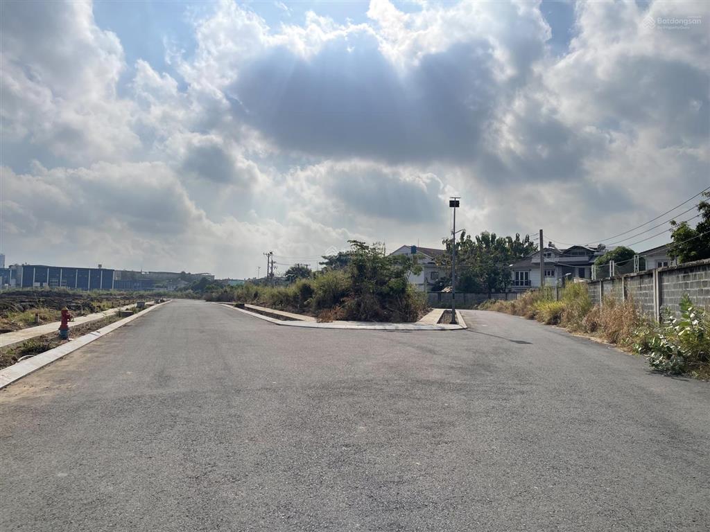 Bán suất đất nền tdc trong kdt vạn phúc, 100m² ngang 5m, đường 13m, giá suất 3,9 tỷ