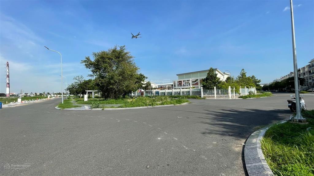 Bán suất đất nền ngay kdt vạn phúc city  dt 207m2, mt 24m  lô góc, đường rộng 13m 5.5 tỷ/suất