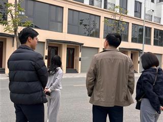 Nhỉnh 5 tỷ căn nhà phố 85m2 xây 5 tầng. sẵn sổ sang tên ngay.  0837 111 ***
