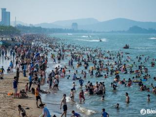 40,x triệu/m2 đất mặt đường ngang số 19 rộng 30m 10x18=180m2  đối diện vin wonder biển cửa lò