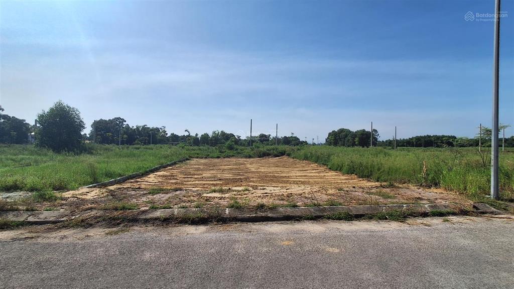 Bán gấp 5,5 tỷ  đất đấu giá nghi hương  cách qh  tthcc nghệ an 2km 10x22,5=225m2