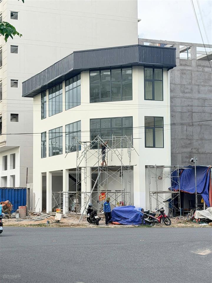 Cho thuê góc 2mt nguyễn văn kỉnh, thạnh mỹ lợi, quận 2, 3 tầng, sàn trống giá 75tr/tháng
