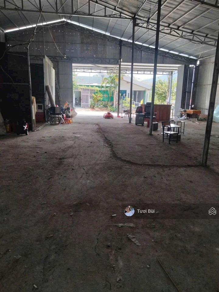 Cho thuê kho phước đồng rộng gần 1000m sẵn điện 3 pha đường xe lớn ra vào, giá 20 triệu/tháng