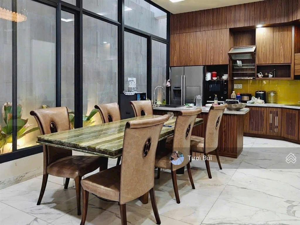 Hạ 6tỷ biệt thự 3 tầng đẹp mặt tiền đường lê quý đôn p.nha trang dt 188m, ngang 7m cách biển 400m