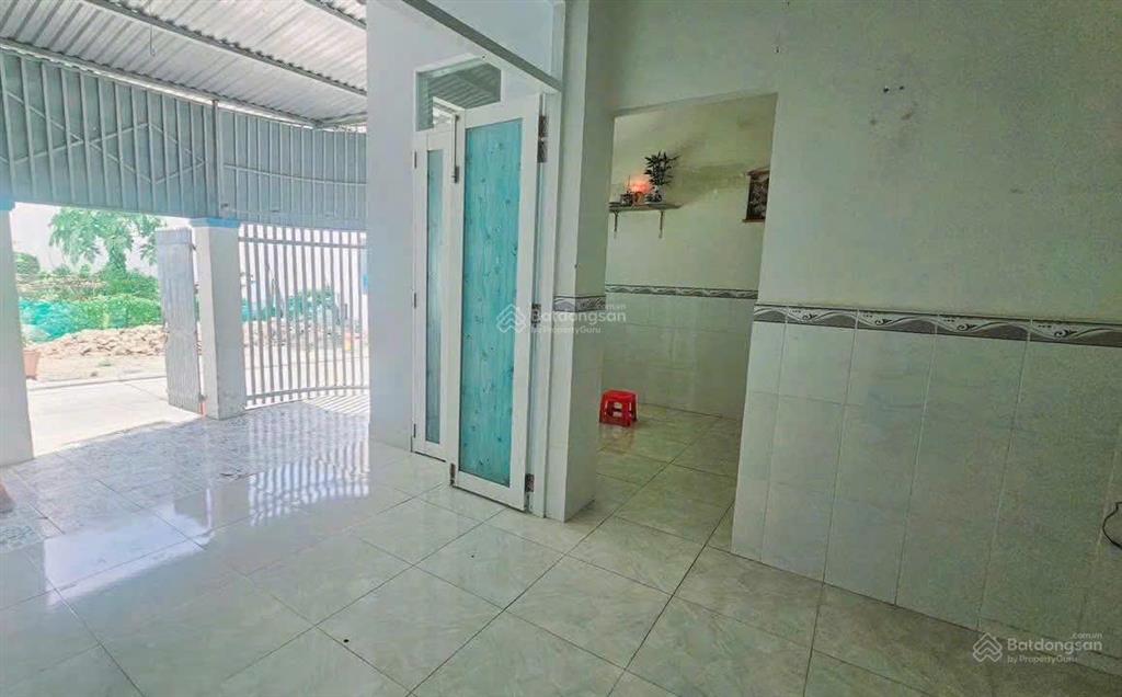 Cho thuê căn góc dt 97m2 có 3 phòng ngủ, đường oto khu tái định cư đất lành