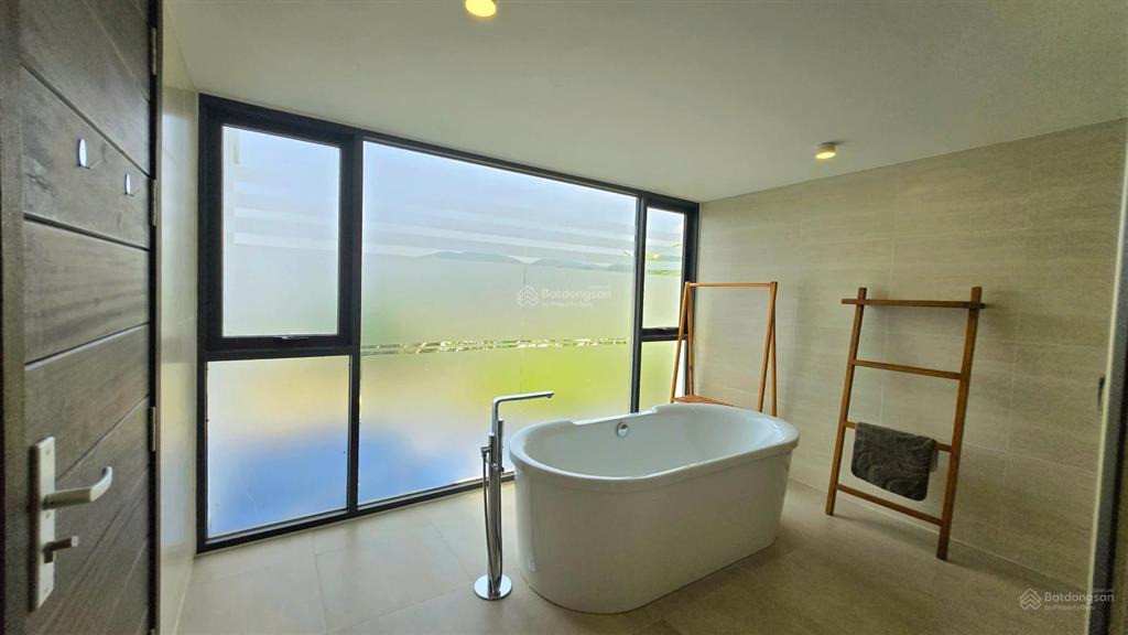 Cho thuê villa phố biển, khu biệt thự ocean front anh nguyễn view biển, dt 420m2 có 4pn