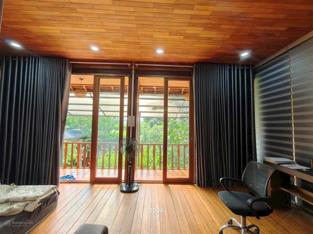 Cho thuê nhà sân vườn khu vĩnh thái diện tích 800m2 có sân vườn rộng, 3 phòng ngủ,giá thuê 30 triệu