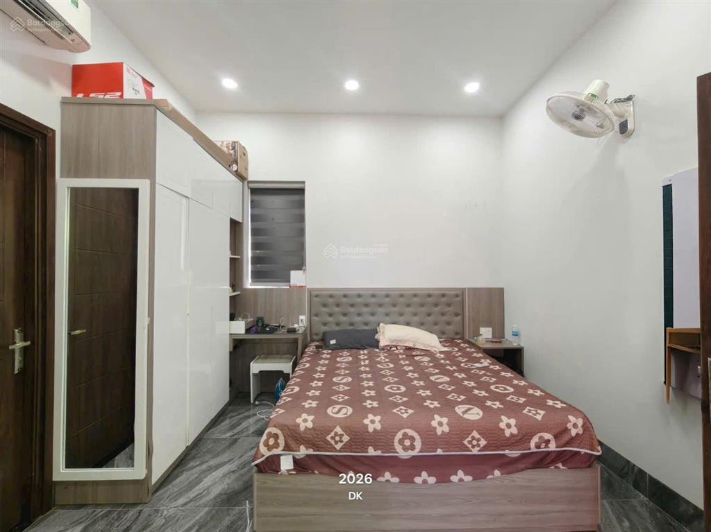 Cho thuê nhà sân vườn khu vĩnh thái diện tích 800m2 có sân vườn rộng, 3 phòng ngủ,giá thuê 30 triệu