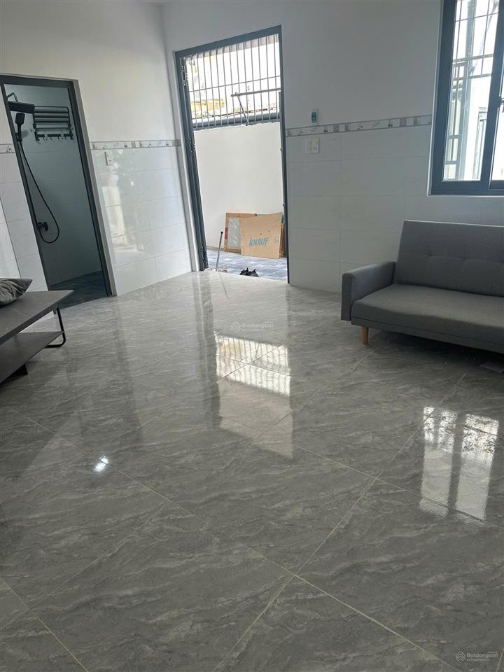 Cho thuê nhà nguyên căn gần chợ vĩnh hải, gần đại học nha trang, dt 50m 2pn 2 wc giá chỉ 6 triệu/th