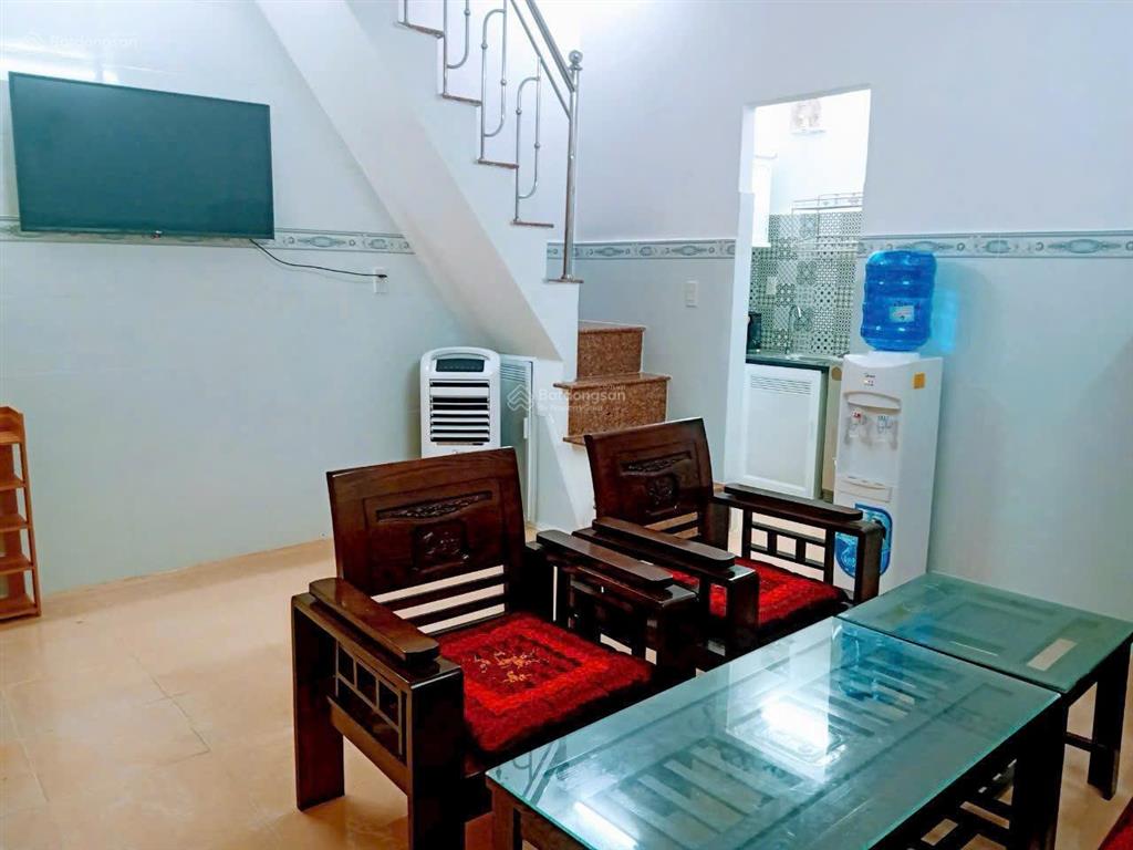 Chỉ 1 tỷ 500 bán nhà 2 tầng xây kiên cố ngay trung tâm cạnh chợ phương sài, cách biển 1,3km