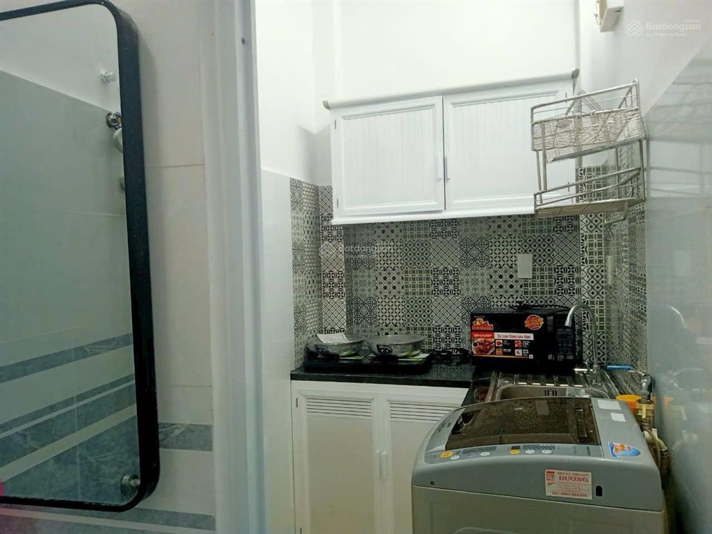 Chỉ 1 tỷ 500 bán nhà 2 tầng xây kiên cố ngay trung tâm cạnh chợ phương sài, cách biển 1,3km
