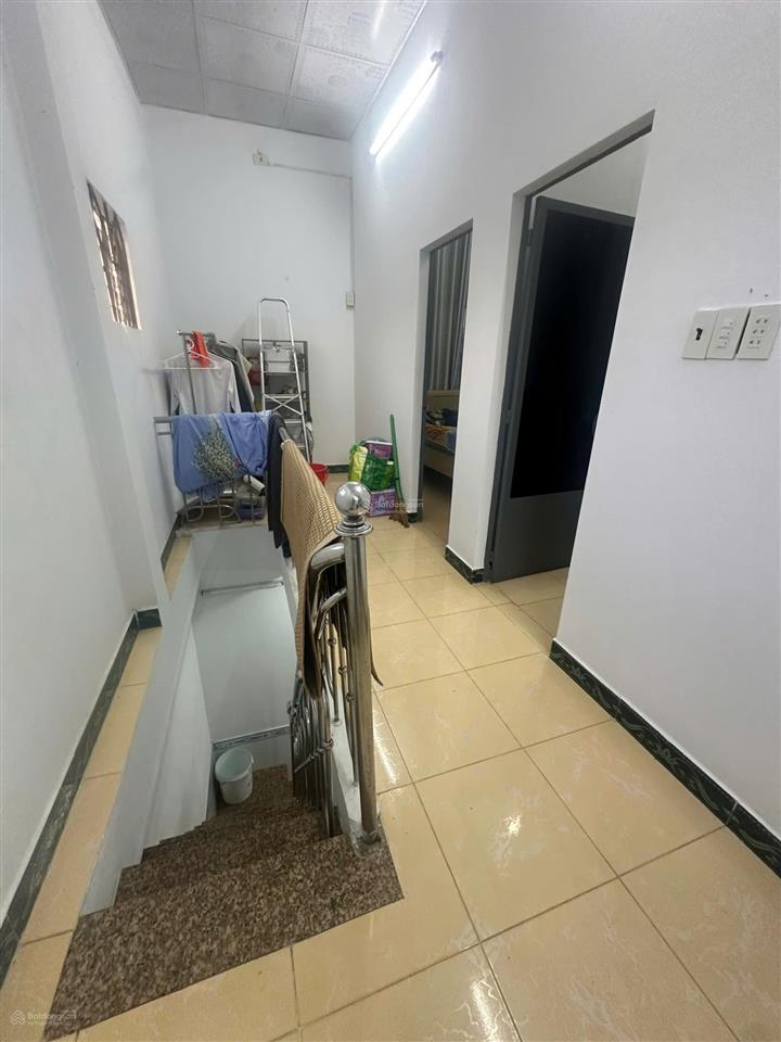 Chỉ 1 tỷ 500 bán nhà 2 tầng xây kiên cố ngay trung tâm cạnh chợ phương sài, cách biển 1,3km