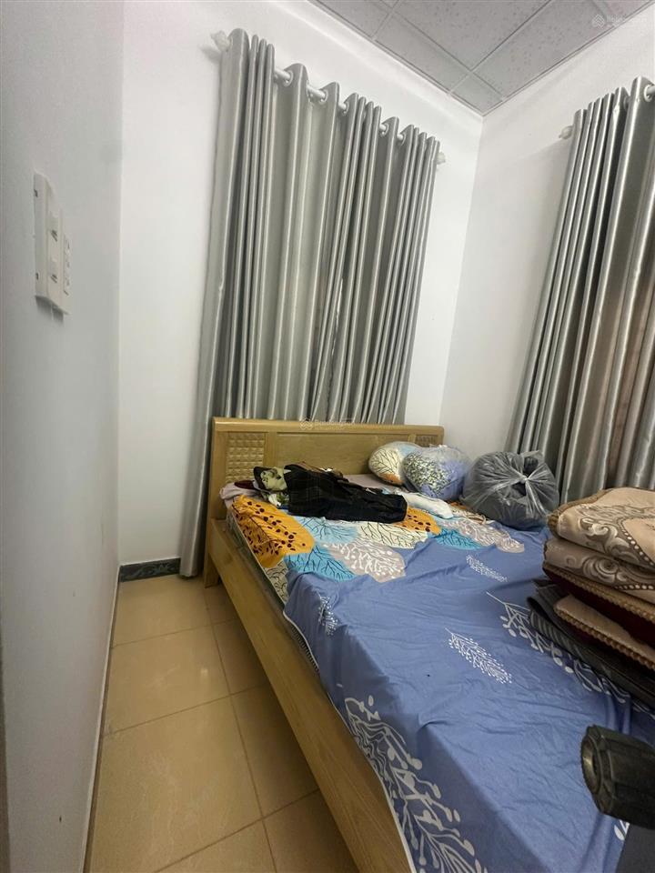 Chỉ 1 tỷ 500 bán nhà 2 tầng xây kiên cố ngay trung tâm cạnh chợ phương sài, cách biển 1,3km