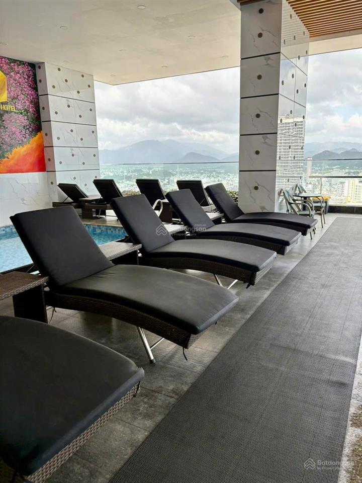 Bán căn hộ khách sạn virgo nha trang cách biển 200m,dt 60m2,có 2 phòng ngủ ,giá 4ty500.view ngoài