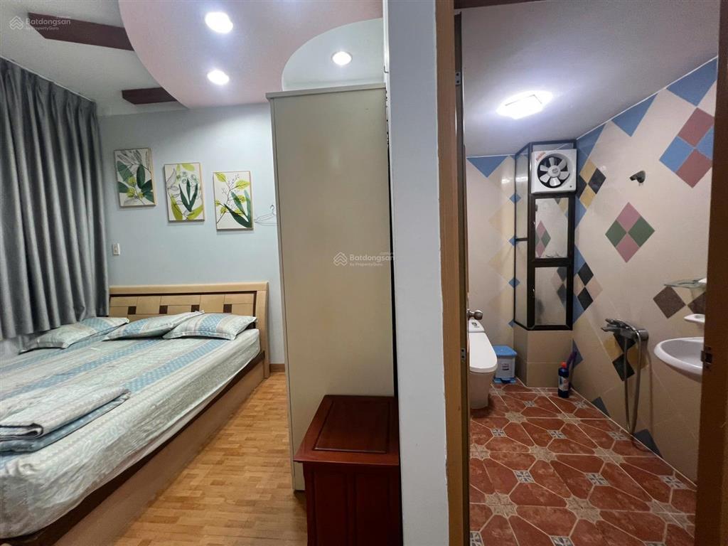 Cho thuê nhà đẹp nguyễn thiện thuật vị trí trung tâm nha trang  gần biển, 4 phòng ngủ 4 wc
