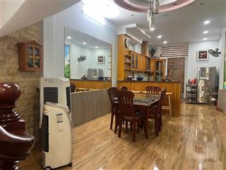 Cho thuê nhà đẹp nguyễn thiện thuật vị trí trung tâm nha trang  gần biển, 4 phòng ngủ 4 wc